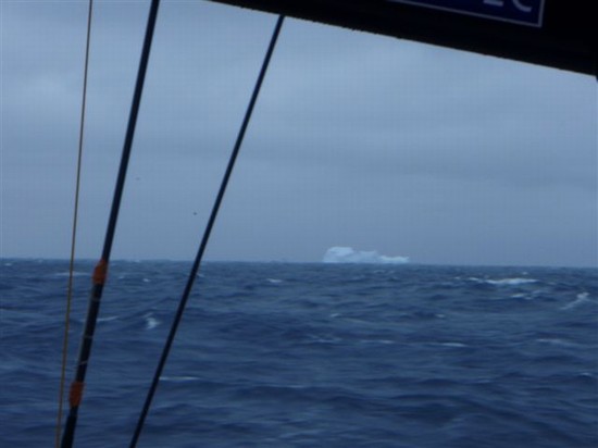 Joyon avvista un iceberg