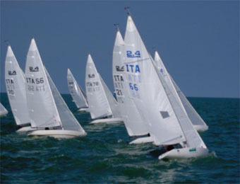 Partenza di una regata 2.4