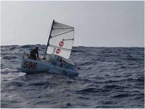 Renaud Chavarria sous gréement de fortune - © Bateau accompagnateur Edulis