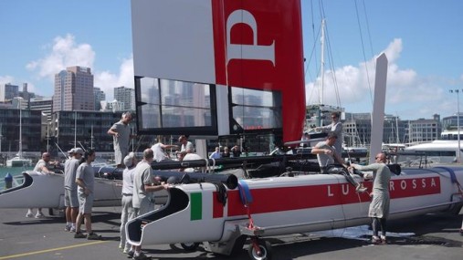 catamarano luna rossa